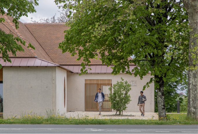 Maison du Parc Naturel Régional des Causses du Quercy – Atelier du Rouget Simon Teyssou & Associés + Atelier de Saint Céré architecte associé © Benoit Alazard © Théophile Picard